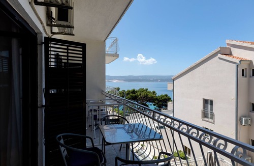 Lokva Rogoznica Apartment | One bedroom apartment with balcony and sea view Lokva Rogoznica, Omiš (A-2973-d)