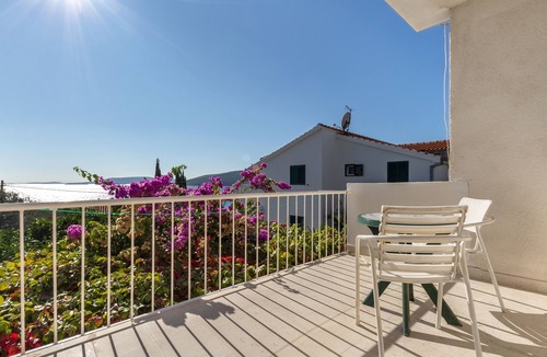 Seget Vranjica Apartment | One bedroom apartment near beach Seget Vranjica, Trogir (A-5964-d)