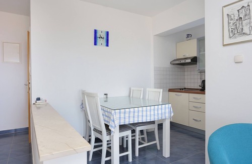 Okrug Gornji Apartment | One bedroom apartment with terrace and sea view Bušinci, Čiovo (A-18800-a)