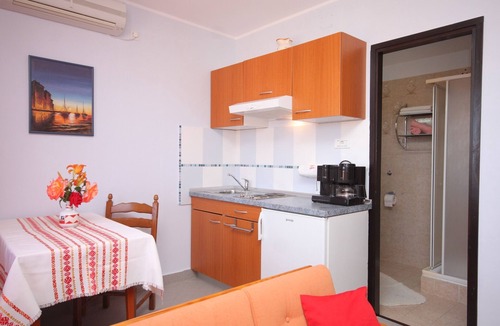 Cove Murtar Apartment | One bedroom apartment with balcony and sea view Mali Lošinj, Lošinj (A-7964-a)