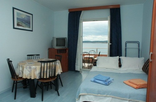 Selce Apartment | One bedroom apartment near beach Crikvenica (A-2354-a)