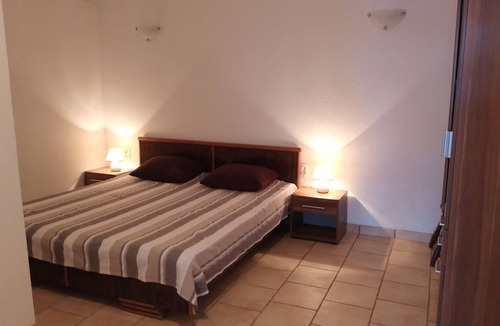 Maslinica Apartment | One bedroom apartment near beach Maslinica, Šolta (A-775-c)