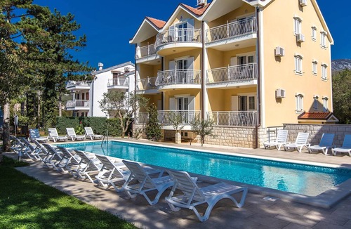 Jadranovo Apartment | One bedroom apartment with a swimming pool Jadranovo, Crikvenica (A-5521-a)