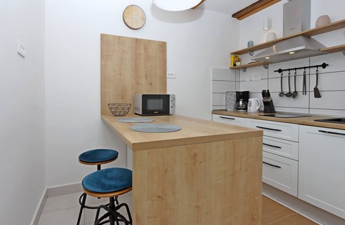 Klenovica Apartment | One bedroom apartment with terrace Klenovica, Novi Vinodolski (A-5580-c)