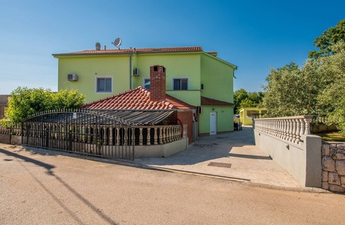 Milovcici Apartment | One bedroom apartment with balcony Milovcici, Krk (A-19308-b)