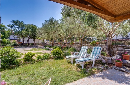 Punta Kriza Apartment | One bedroom apartment with terrace Punta križa, Cres (A-867-b)