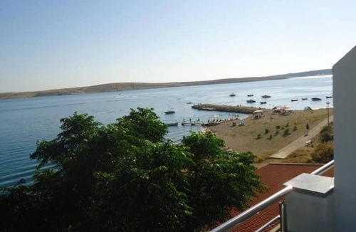 Vidalici Apartment | One bedroom apartment with hot tub by the beach Vidalići, Pag (A-18936-e)