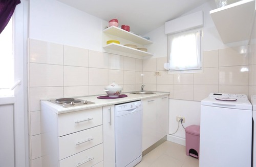 Ostrvica Apartment | One bedroom apartment with terrace Ostrvica, Omiš (A-13749-a)