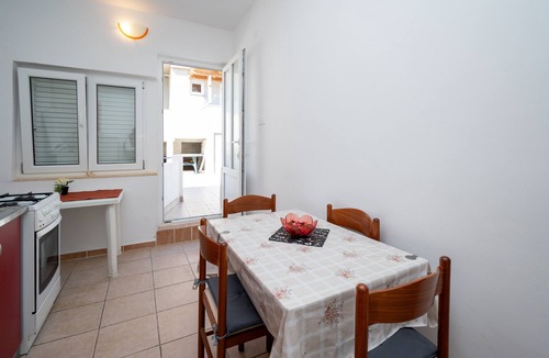 Metajna Apartment | One bedroom apartment near beach Metajna, Pag (A-6395-d)