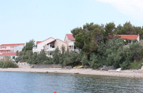Kustici Apartment | One bedroom apartment near beach Zubovići, Pag (A-6356-e)