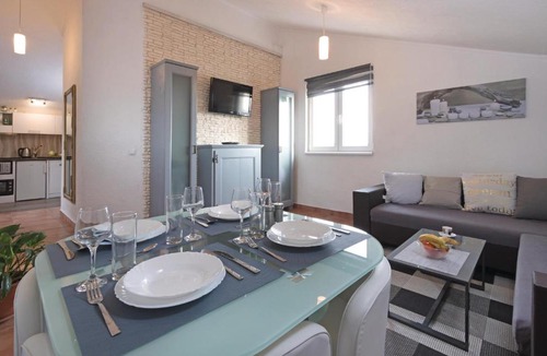 Loborika Apartment | One-Bedroom Apartment in Radeki Glavica