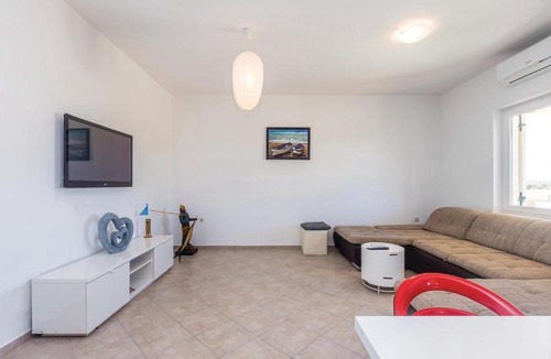 Marsici Apartment | One-Bedroom Apartment in Malinska