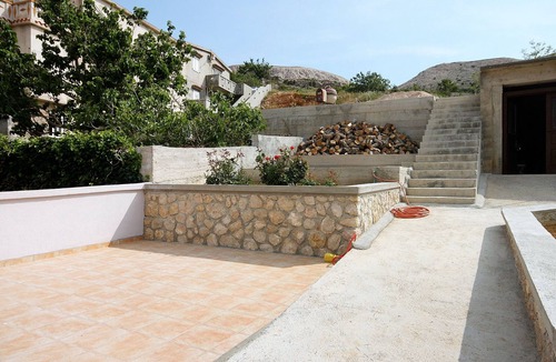 Metajna Apartment | One bedroom apartment near beach Metajna, Pag (A-6289-e)