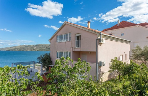 Poljica Apartment | One bedroom apartment near beach Poljica, Trogir (A-10353-b)