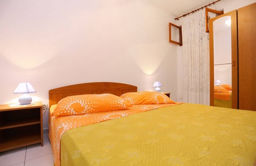 Poljica Apartment | One bedroom apartment near beach Poljica, Trogir (A-10353-b)