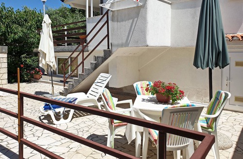 Silo Apartment | One bedroom apartment near beach Šilo, Krk (A-18755-a)