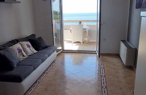 Lun Apartment | One bedroom apartment near beach Lun, Pag (A-3320-c)