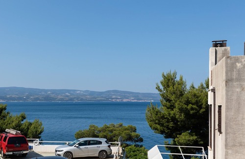 Tice Apartment | One bedroom apartment near beach Nemira, Omiš (A-2782-d)