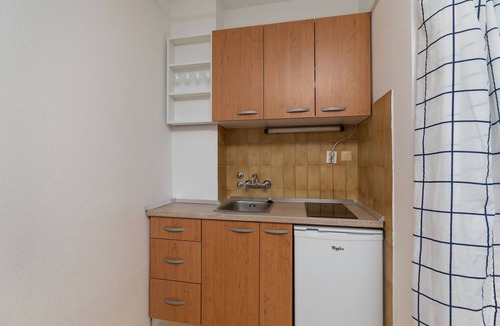 Tice Apartment | One bedroom apartment near beach Nemira, Omiš (A-2782-f)