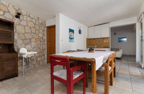 Tice Apartment | One bedroom apartment near beach Nemira, Omiš (A-2782-b)