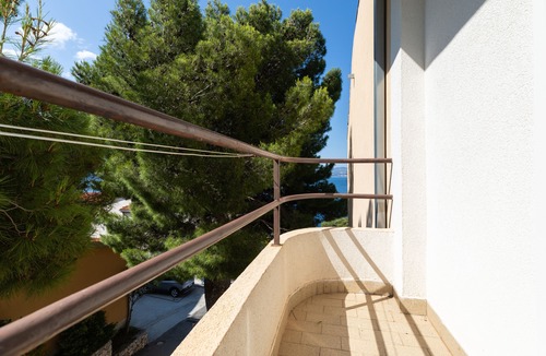 Tice Apartment | One bedroom apartment near beach Nemira, Omiš (A-2782-b)