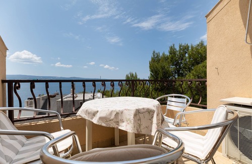 Tice Apartment | One bedroom apartment near beach Nemira, Omiš (A-2782-c)