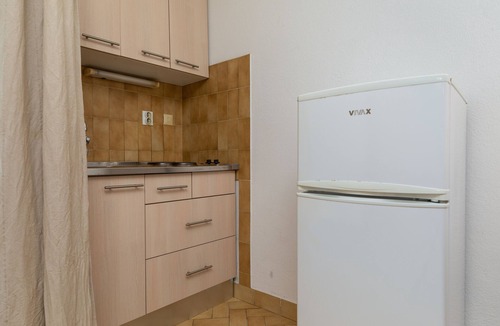 Tice Apartment | One bedroom apartment near beach Nemira, Omiš (A-2782-e)