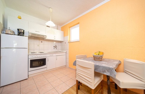 Barbat na Rabu Apartment | One bedroom apartment near beach Barbat, Rab (A-14512-b)