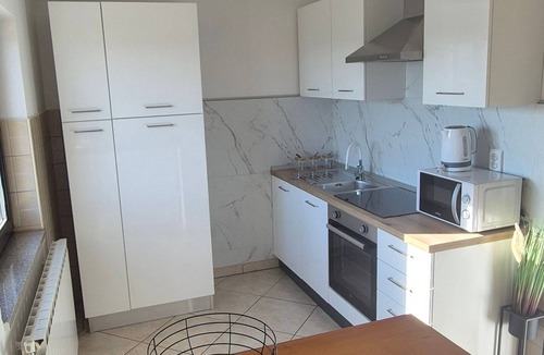 Mali Vareski Apartment | One bedroom apartment with balcony and sea view Peruški, Marčana (A-24578-b)
