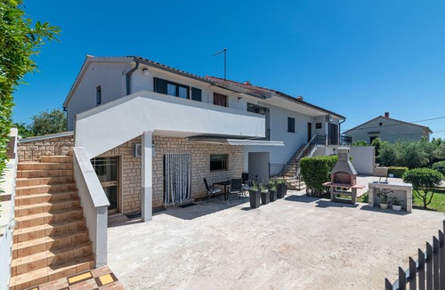 Mali Vareski Apartment | One bedroom apartment with balcony and sea view Peruški, Marčana (A-24578-b)