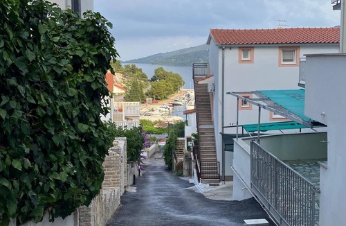 Marina Apartment | One bedroom apartment with terrace Marina, Trogir (A-23667-b)