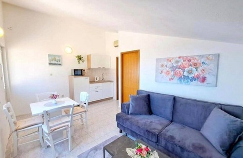Medici Apartment | One bedroom apartment with terrace and sea view Medići, Omiš (A-23741-c)