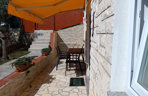 Kastel Apartment | One bedroom apartment with a swimming pool Kaštel, Central Istria - Središnja Istra (A-21309-b)