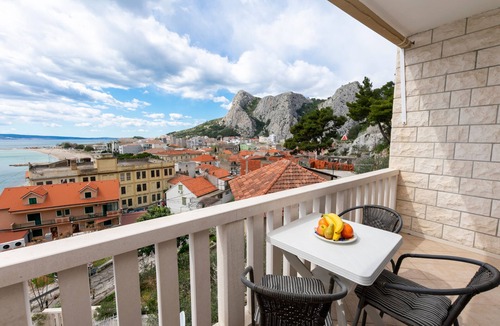 Omis Apartment | One bedroom apartment with balcony and sea view Omiš (A-20787-c)