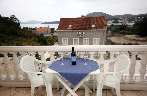 Slano Apartment | One bedroom apartment with balcony and sea view Slano, Dubrovnik (A-3183-b)