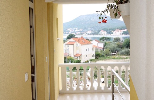 Slano Apartment | One bedroom apartment with terrace and sea view Slano, Dubrovnik (A-3183-c)