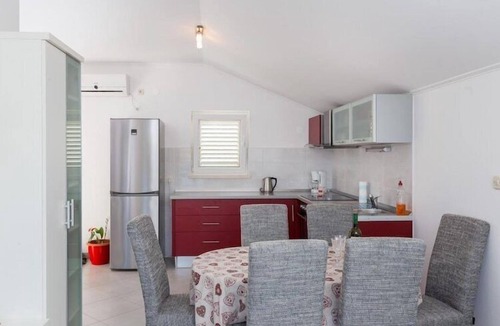 Hodilje Apartment | One Bedroom Apartment with Balcony and Sea View (CRVENI)