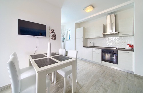 Salatic Apartment | One bedroom apartment with terrace Vrh, Krk (A-17951-c)