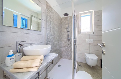 Salatic Apartment | One bedroom apartment with terrace and sea view Vrh, Krk (A-17951-d)