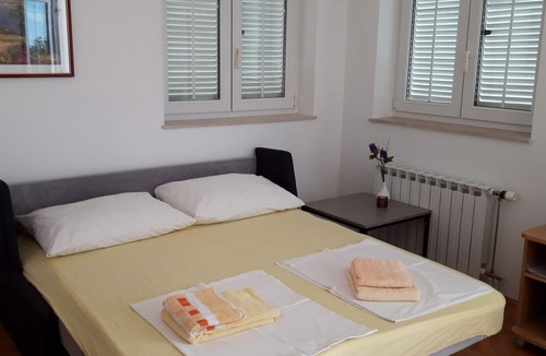 Jakisnica Apartment | One bedroom apartment with terrace and sea view Jakišnica, Pag (A-10428-c)