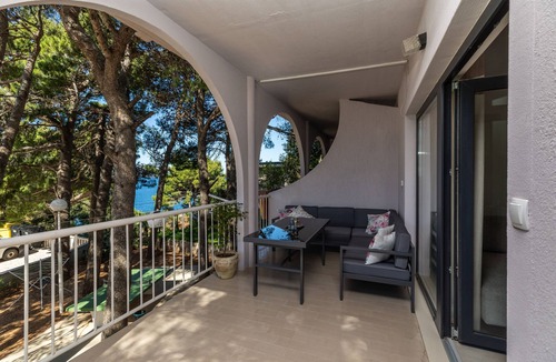 Stanici Apartment | One bedroom apartment with terrace and sea view Balića Rat, Omiš (A-1065-b)