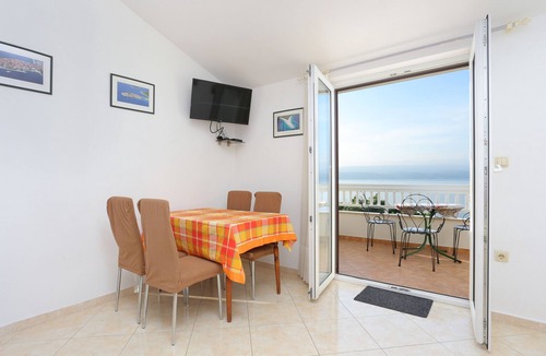 Tice Apartment | One bedroom apartment with terrace and sea view Balića Rat, Omiš (A-2753-b)