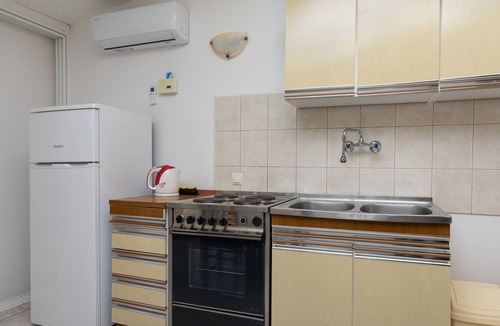 Tice Apartment | One bedroom apartment with terrace and sea view Nemira, Omiš (A-2828-e)