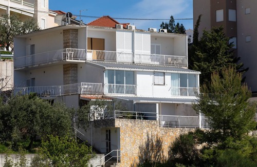 Tice Apartment | One bedroom apartment with terrace and sea view Nemira, Omiš (A-2828-e)