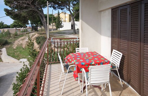 Tice Apartment | One bedroom apartment with terrace and sea view Nemira, Omiš (A-4834-a)