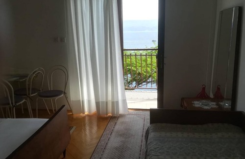 Tice Apartment | One bedroom apartment with terrace and sea view Nemira, Omiš (A-4834-b)
