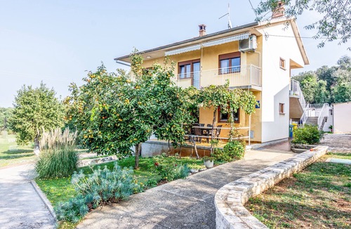 Banjole Apartment | One bedroom apartment with terrace Banjole, Pula (A-2258-b)