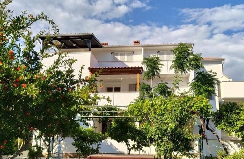 Banjol Apartment | One bedroom apartment with terrace and sea view Rab (A-20222-d)