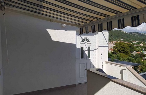 Banjol Apartment | One bedroom apartment with terrace and sea view Rab (A-20222-d)