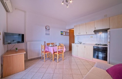 Supetarska Draga Apartment | One bedroom apartment with balcony and sea view Supetarska Draga - Gonar, Rab (A-22586-b)